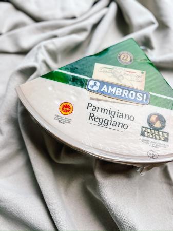 Kaas parmezaan 1/8 pr (stuk 4kg)